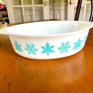 Pyrex oval casserole 2.5 quart